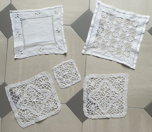 Lot napperons en trés - 5,