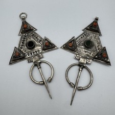 Paire De Grandes Fibules