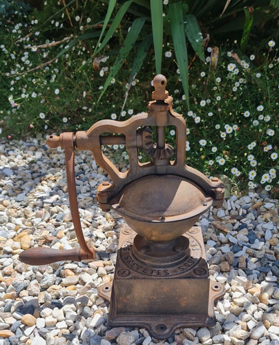 Ancien gros moulin cafe - gros,