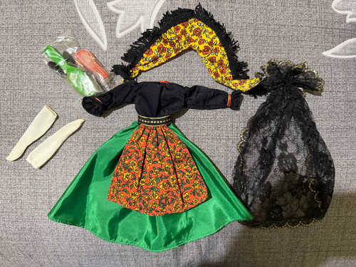 Barbie tenue spanish - tenue, poupée