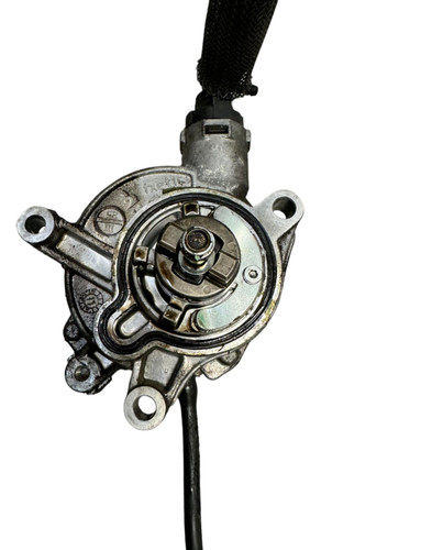 Volvo vacuum pump 31258031 - pump,