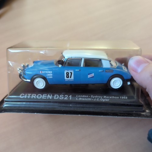 R637 voiture miniature altas - -,
