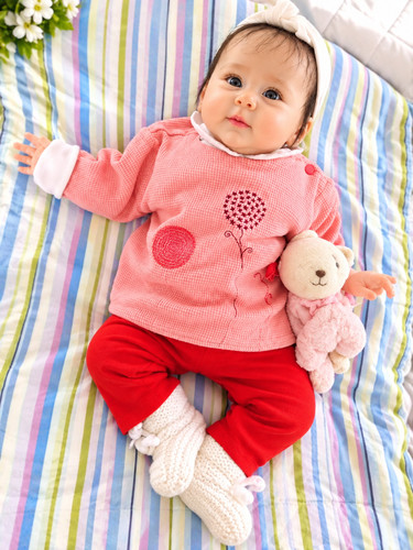 Souriante bébé reborn nina - souriante,