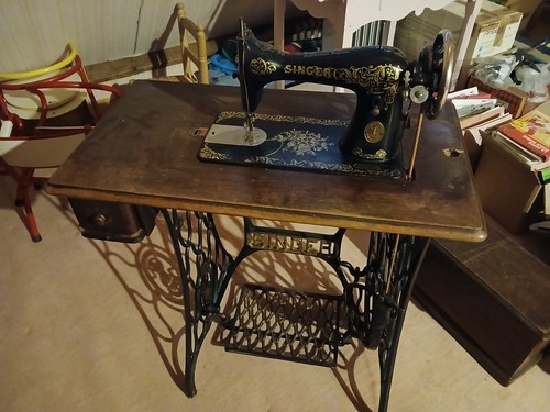 Singer sewing machine - singer,