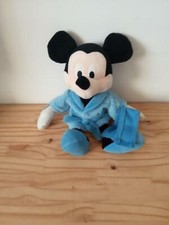 A/ peluche Mickey en robe de