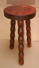 Ancien tabouret tripode