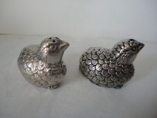 Couple de petits oiseaux en