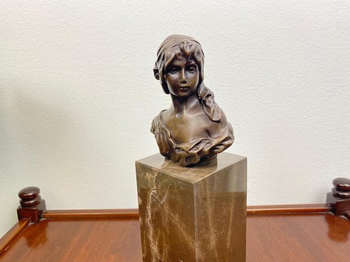 Buste femme bronze sur un - en,