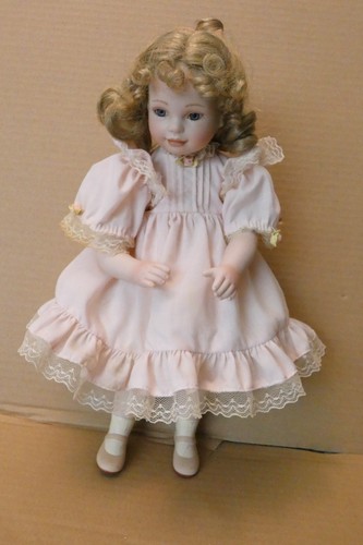 Poupee moderne porcelaine - poupee,