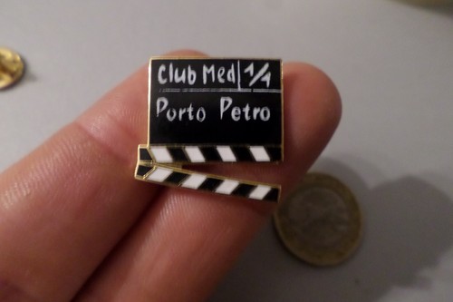 Rare badge pin - pin, broche