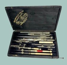 Boîte de compas ancienne