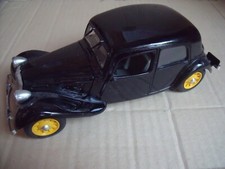 ancien jouet citroën Traction neuf en boite 1/20