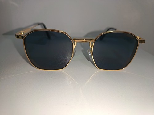 Lunettes soleil neuves - de,
