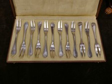12 rares fourchettes à cocktail,Christofle Malmaison,boite écrin,L 15,5cm