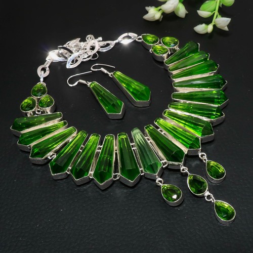 Collier boucles d - boucles, d'oreilles