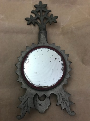 Petit miroir berbère sur - , pied