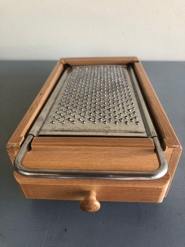 Râpe parmesan avec tiroir - râpe,