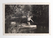 Hommes s'amusent barque