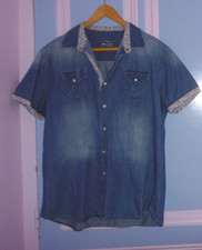 TRES BELLE CHEMISE EN JEAN