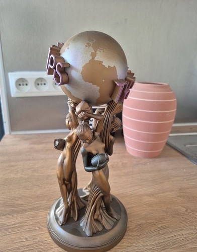 Statue collector the world - statue,
