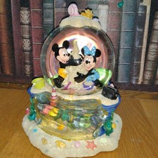 Mickey Minnie Snow Globe Music
