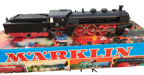 Train locomotive märklin ho - ,