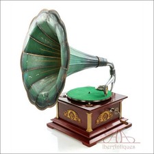 Antique Spanish Gramophone-Phonograph Serrano y Arpí, Spain circa 1915