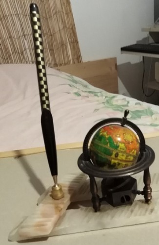 Porte crayon globe terrestre - crayon,