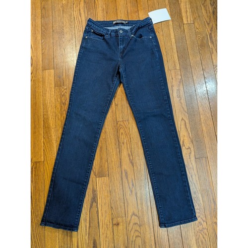 Levis red tab - tab, curve