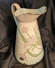 Ancien Broc de Toilette en Tôle Émaillée Décor Fleurs Art Nouveau, Signé Numéro 