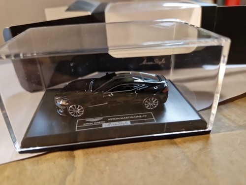 Aston martin one noir - 77,