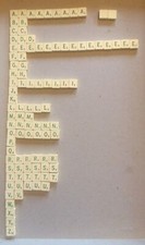 Lettre VERTE 4 picots à l'unité pour jeu de société Scrabble de Voyage Mattel 