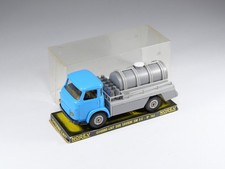 NOREV - 102 - Saviem SG4 / S5C - Transport Lait - Gris et Bleu - En boite