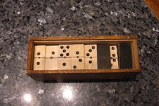 Jeu de dominos anciens en os