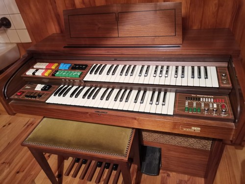 Orgue avec boîte rythme - À,