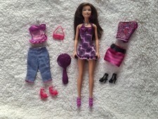 Barbie brune et ses 3 tenues