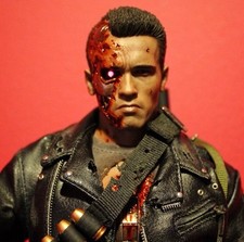 1/6 Hot Toys DX 13 Terminator 2 T-800 Battle Damaged Sideshow exclusive (Read)