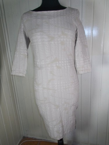 Robe fourreau beige - , gauffré