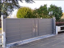 Portail coulissant aluminium