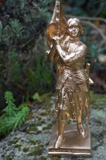RE0459 OR  FIGURINE STATUETTE JEANNE D ARC EGLISE SAINT ROCH PARIS RESINE 26 CM