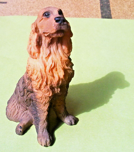 Petite figurine chien - , en