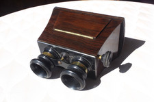Rare et exceptionnel STEREOSCOPE en bois. En très bon état. Complet. 19x 11x 16