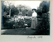 Au jardin en wheelbarrow, Bagnoles, 1908 Vintage silver print silver print 