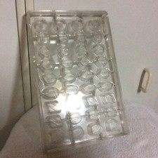 Moule à pralines 32 formes.  Neuf