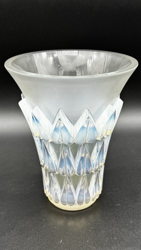 Vase feuilles r lalique - un,
