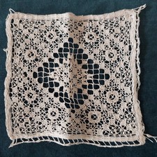 Incrustation dentelle aux