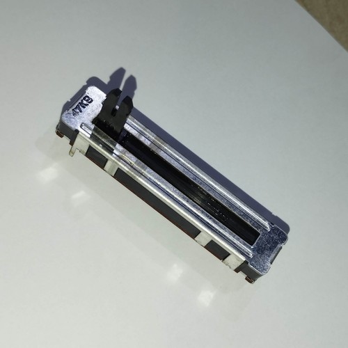 Potentiomètre glissière - à,