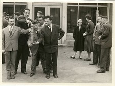 ANTIQUE PHOTO - VINTAGE SNAPSHOT - CURIOSITY KEEL FASHION GAME - FASHION SKITTLE