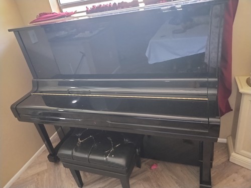 Yamaha upright piano - piano, 52''