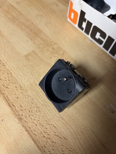 Prise courant 220 volts - prise,